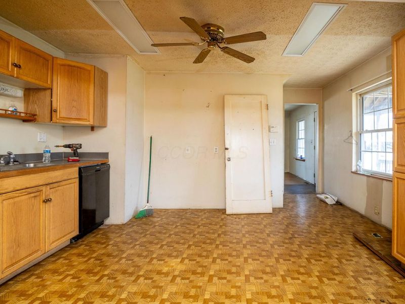 3453 Eisenhower Road, Columbus, OH 43224 Photo 8