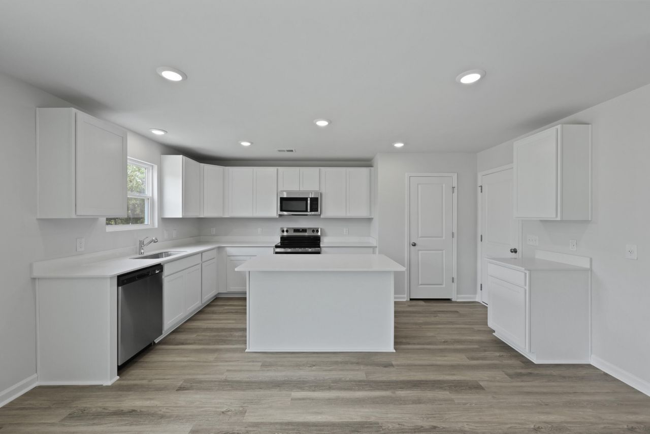 7063 Windham Way Photo 5