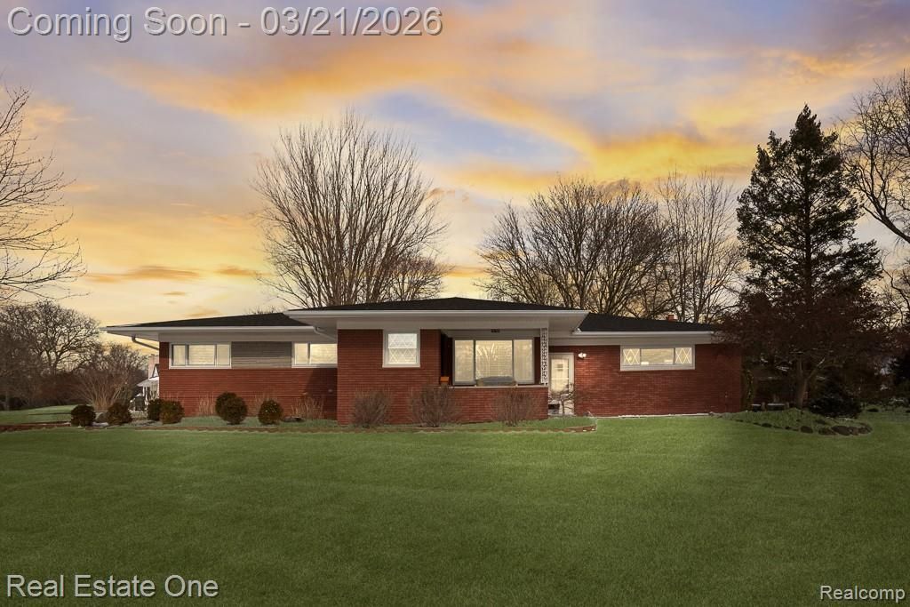 395 Wimpole Drive, Rochester Hills, MI 48309 Main Photo