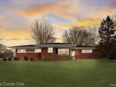 395 Wimpole Drive, Rochester Hills, MI 48309