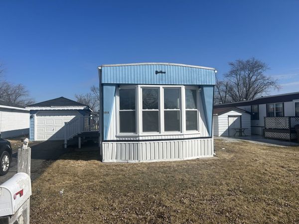 108 Flamingo Drive , Beecher, IL 60401