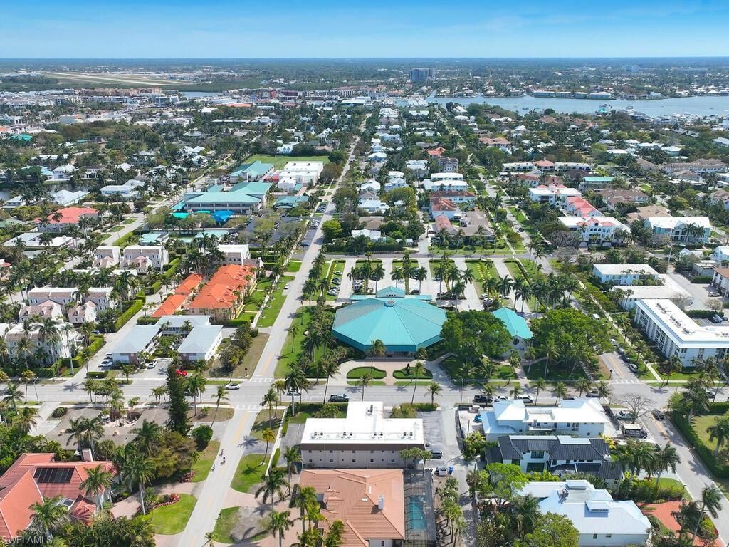 940 3rd St S, Unit 201, Naples, FL 34102 Photo