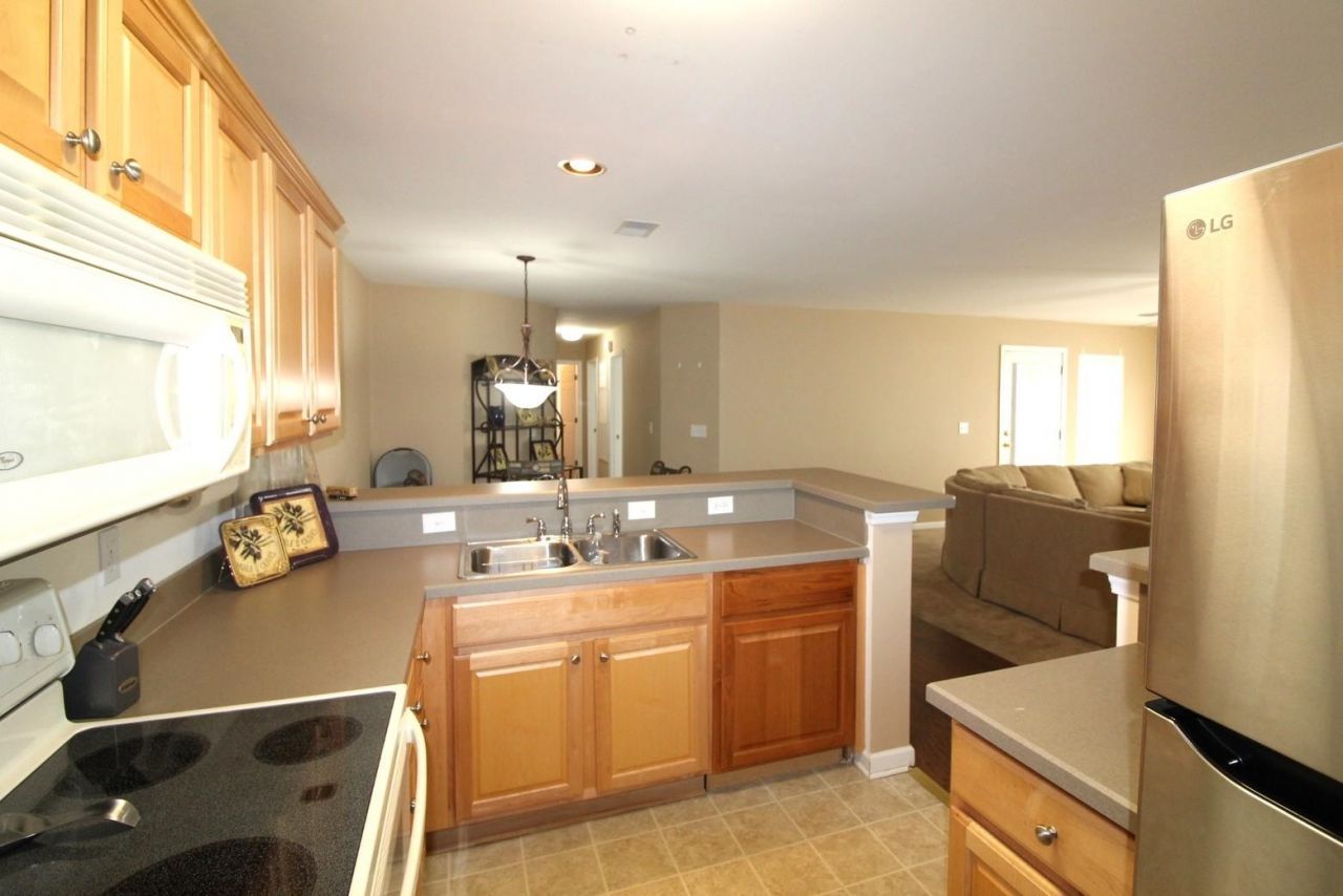 4676 Fringetree Dr. Photo 8