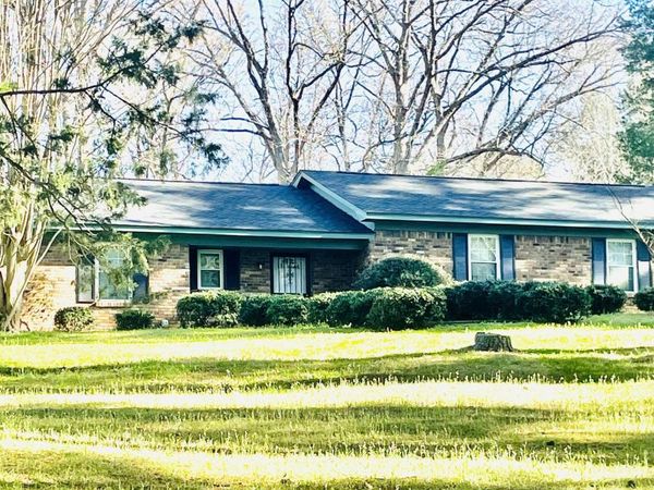 6165 W Mississippi 4 , Senatobia, MS 38668