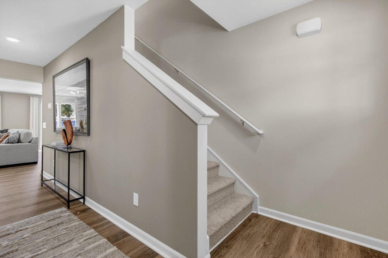 7055 Windham Way Photo 8