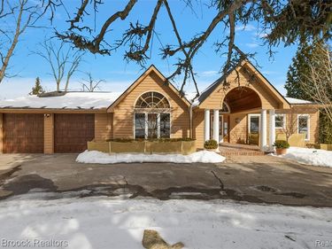 2797 Orchard Place, Orchard Lake Village, MI 48324