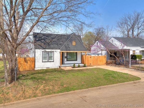 3911 E Admiral Court, Tulsa, OK 74115