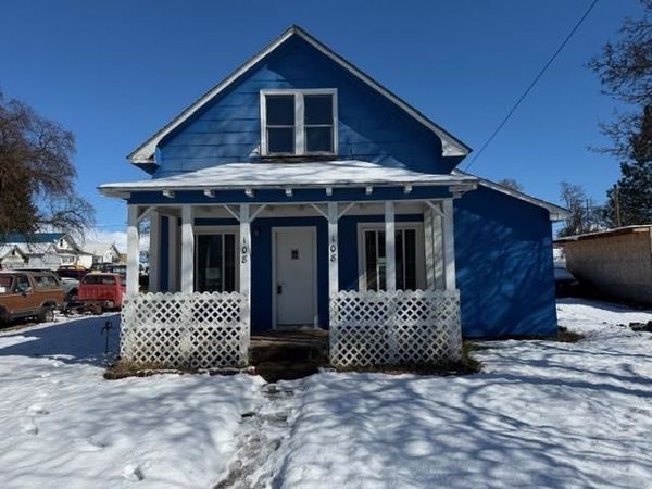 108 N 2nd St, Harrington, WA 99134