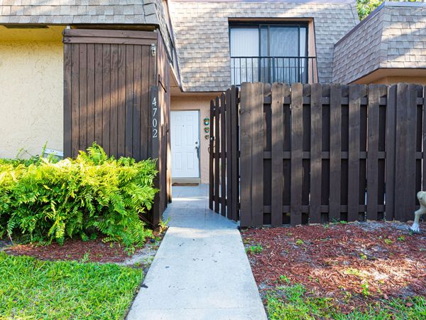 4702 Waterview Circle, Palm Springs, FL 33461