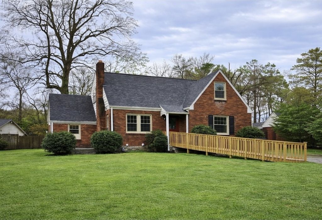 2604 Bluefield Ave  Nashville, TN 37214