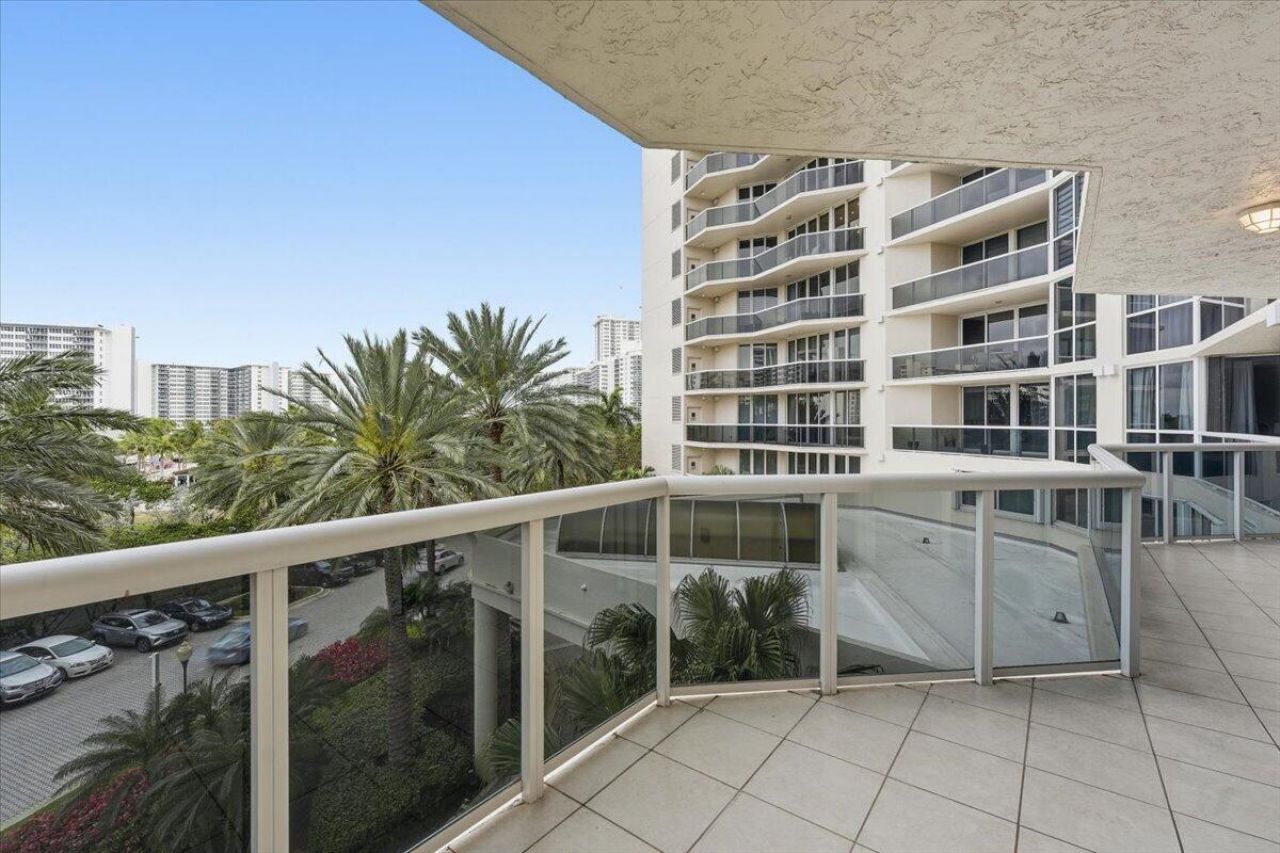 3100 N Ocean Boulevard, Unit 407, Fort Lauderdale, FL 33308 Photo