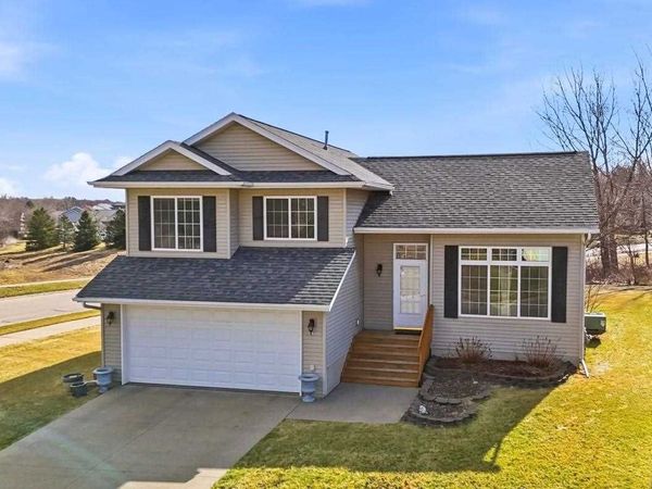 3 Andrea Ct, Iowa City, IA 52246