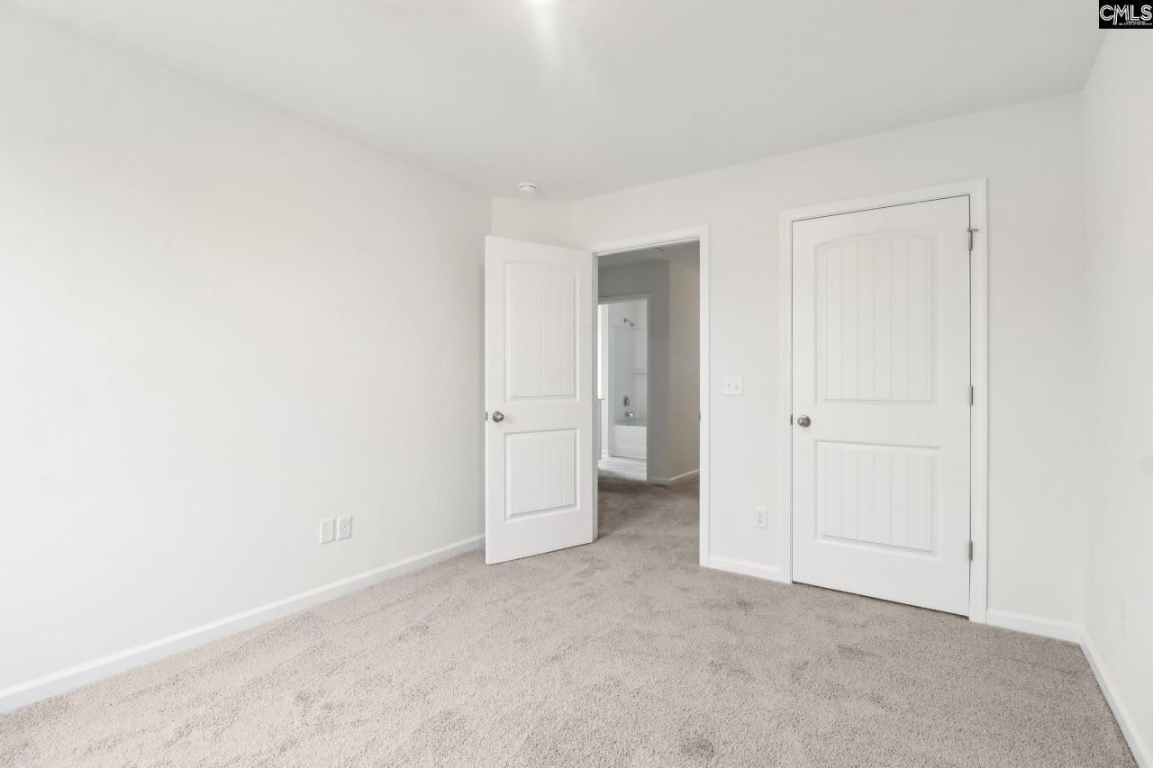 582 Griffon Drive Photo 31