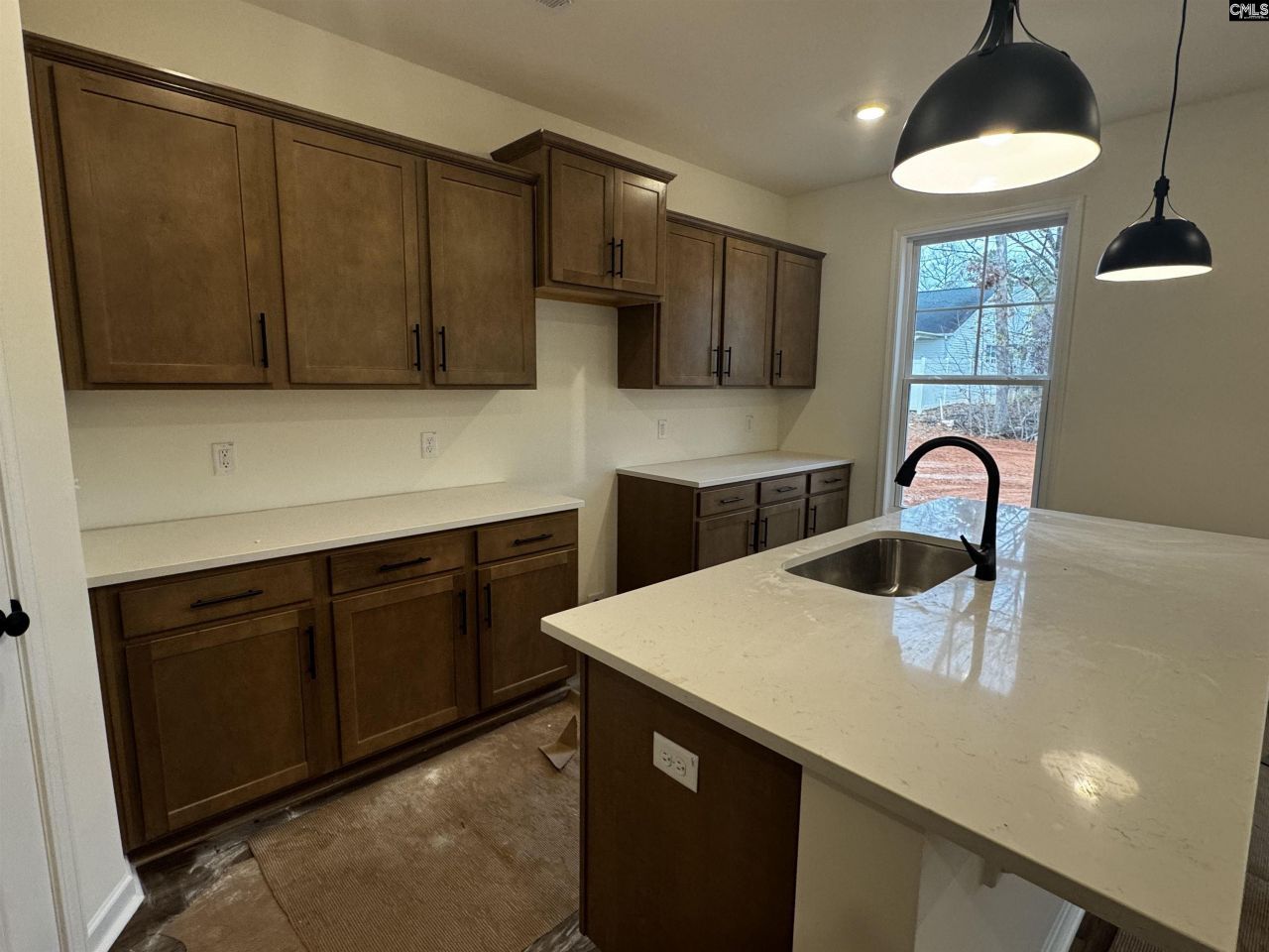 582 Griffon Drive Photo 4