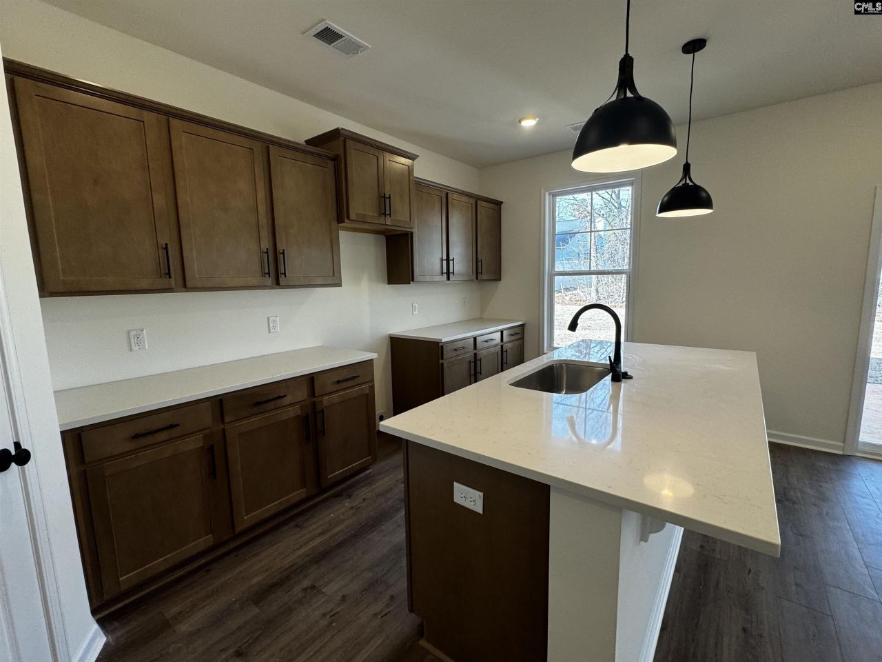 582 Griffon Drive Photo 7