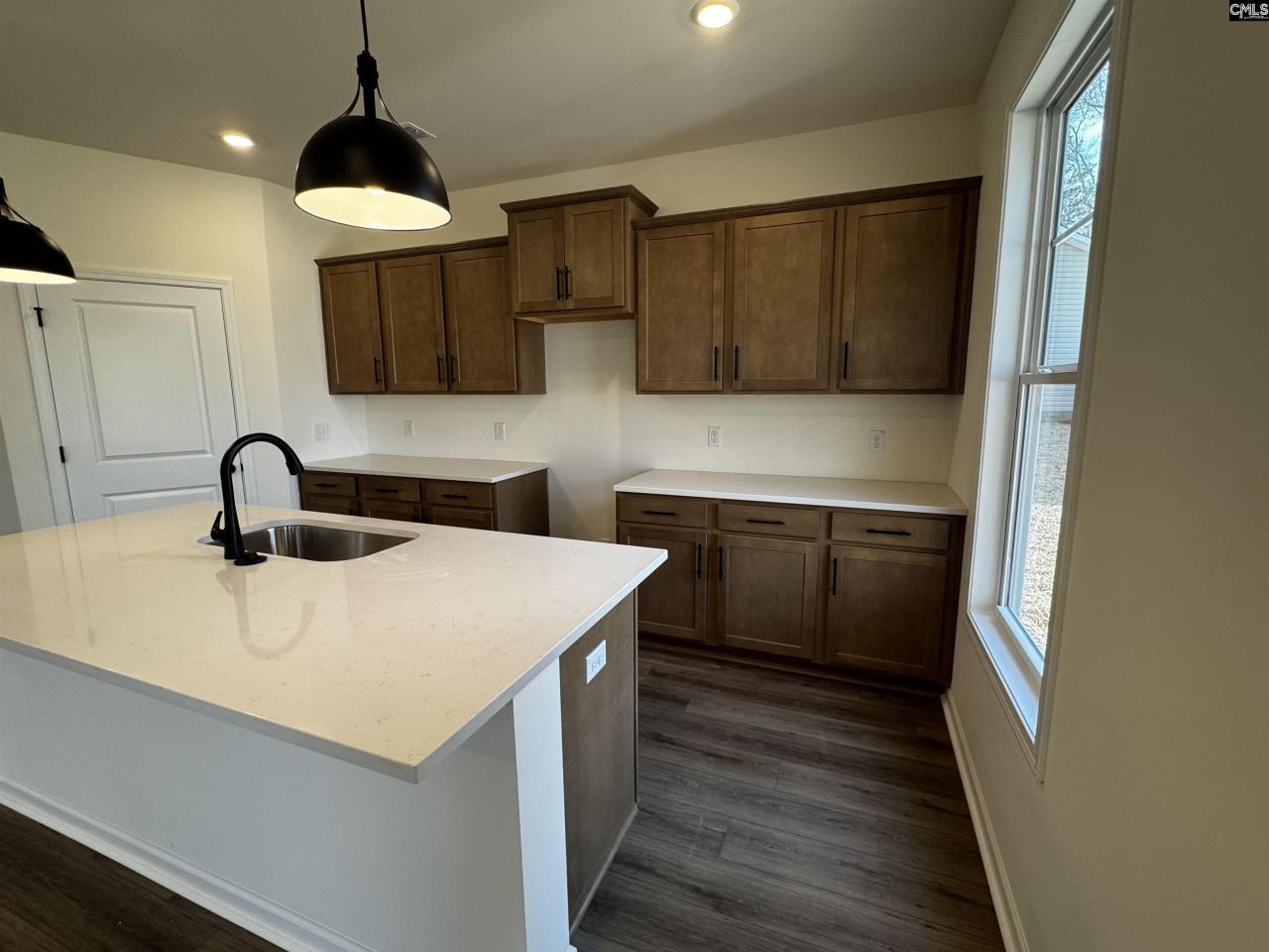 582 Griffon Drive Photo 8