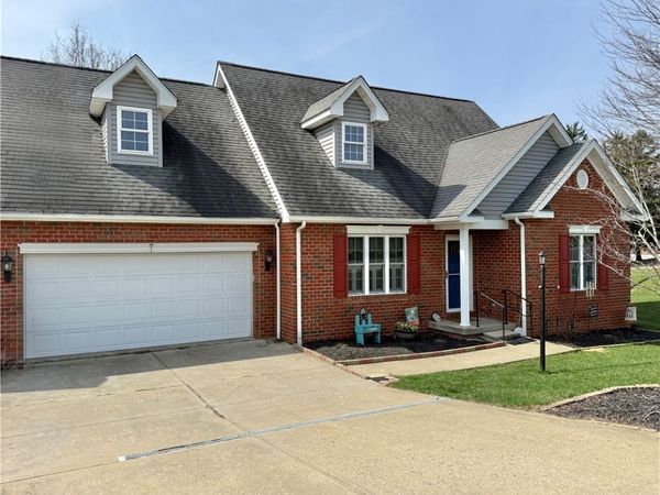 153 Hutchinson Drive , St Clairsville, OH 43950