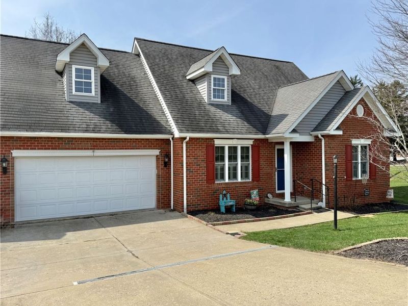 153 Hutchinson Drive, Saint Clairsville, OH 43950 Photo 2