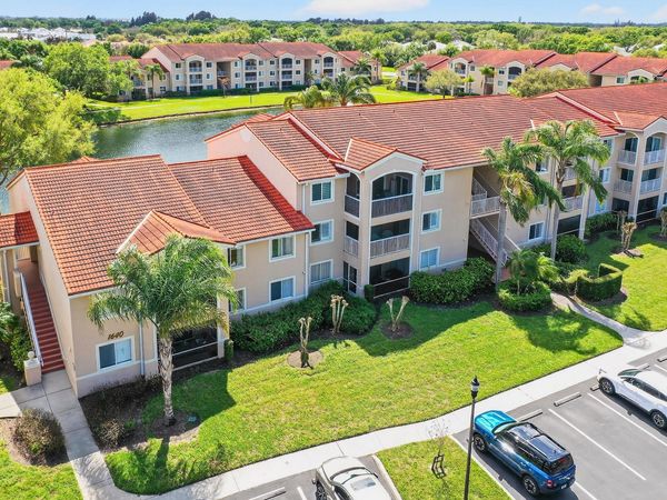 1640 N 42nd Circle, Unit 305, Vero Beach, FL 32967