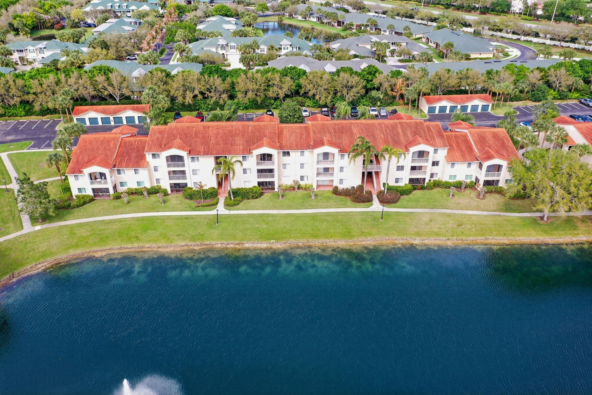1640 N 42nd Circle, Unit 305, Vero Beach, FL 32967 Photo