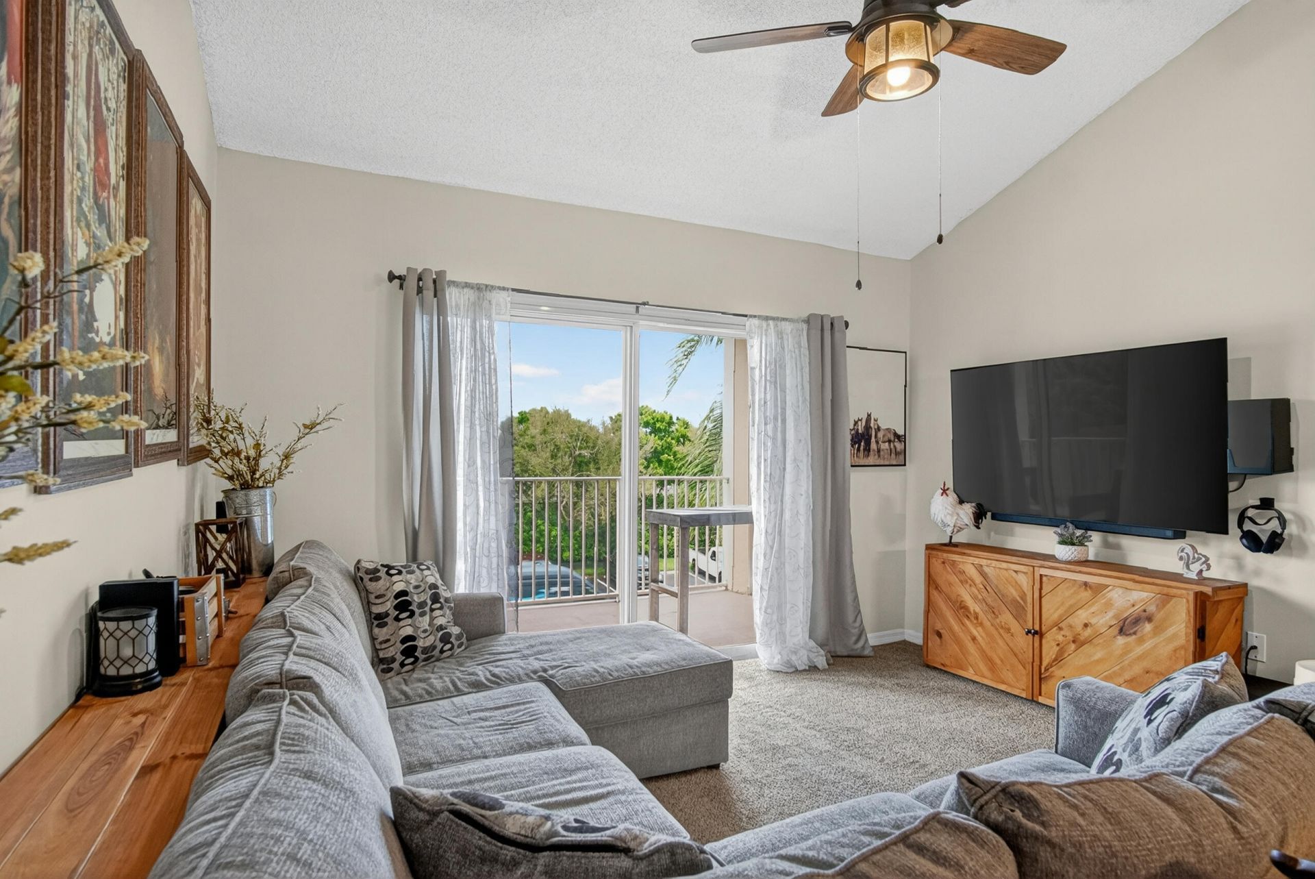 1640 N 42nd Circle, Unit 305, Vero Beach, FL 32967 Photo