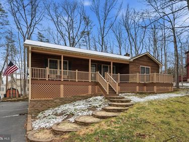 207 LAUREL DRIVE, CROSS JUNCTION, VA 22625