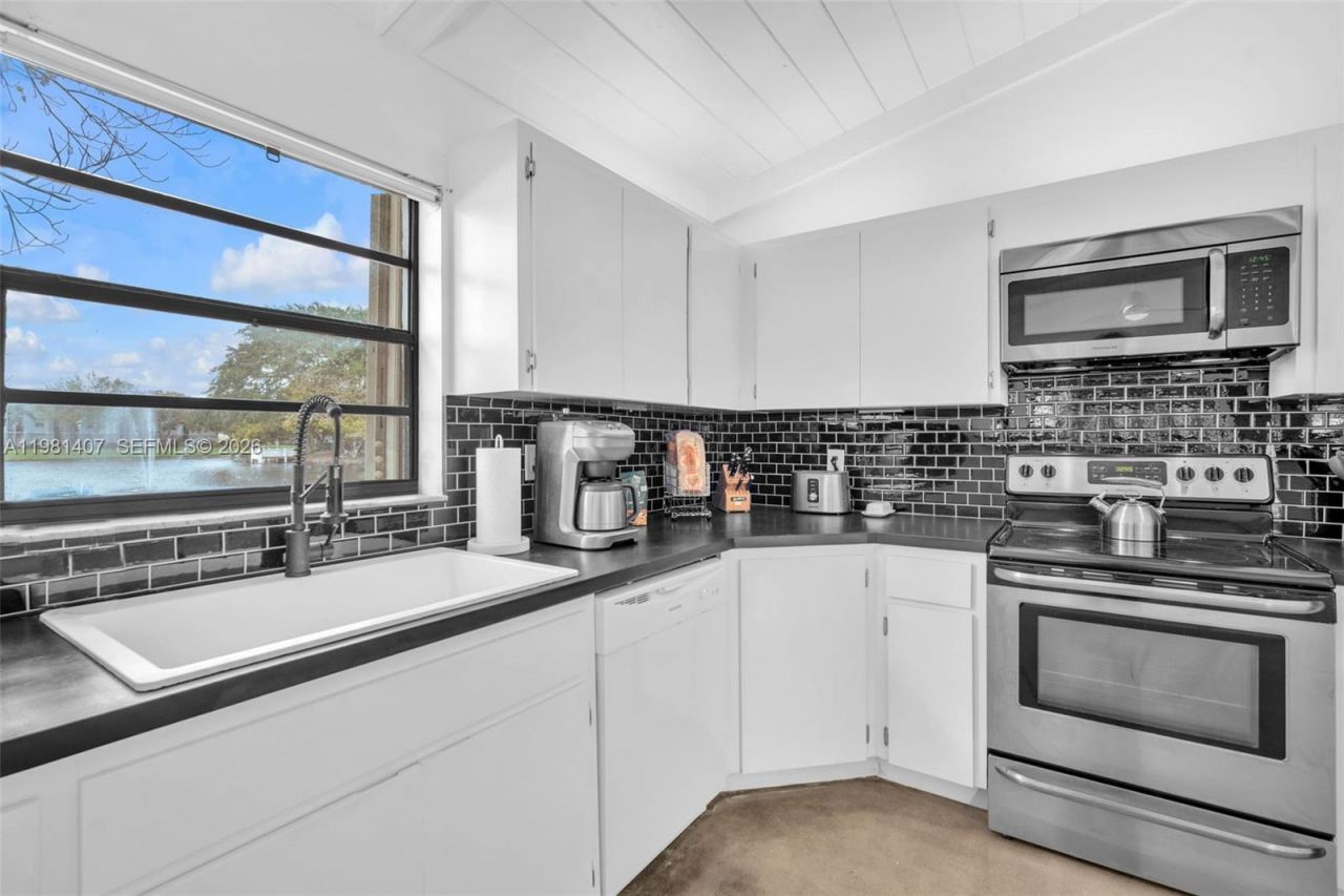 211 SW 87th Ter, Plantation, FL 33324 Photo