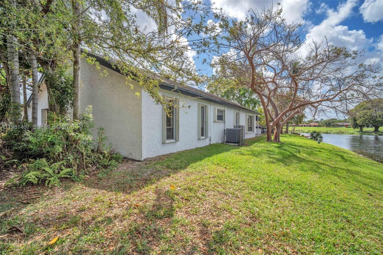 211 SW 87th Ter, Plantation, FL 33324 Photo