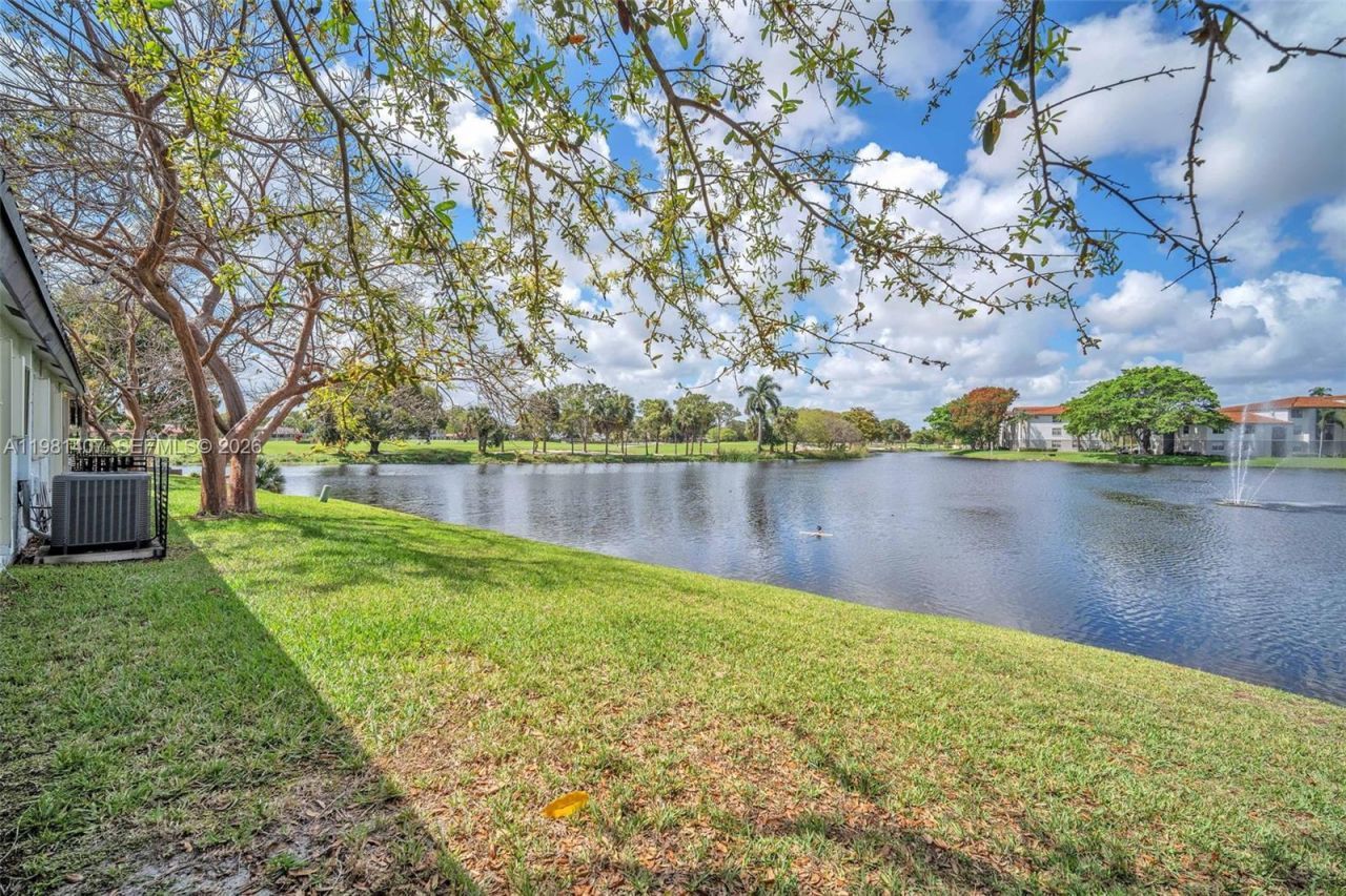211 SW 87th Ter, Plantation, FL 33324 Photo