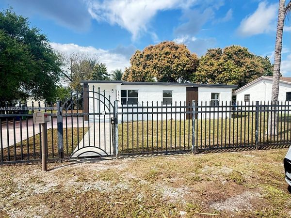 3515 NW 213th St , Miami Gardens, FL 33056