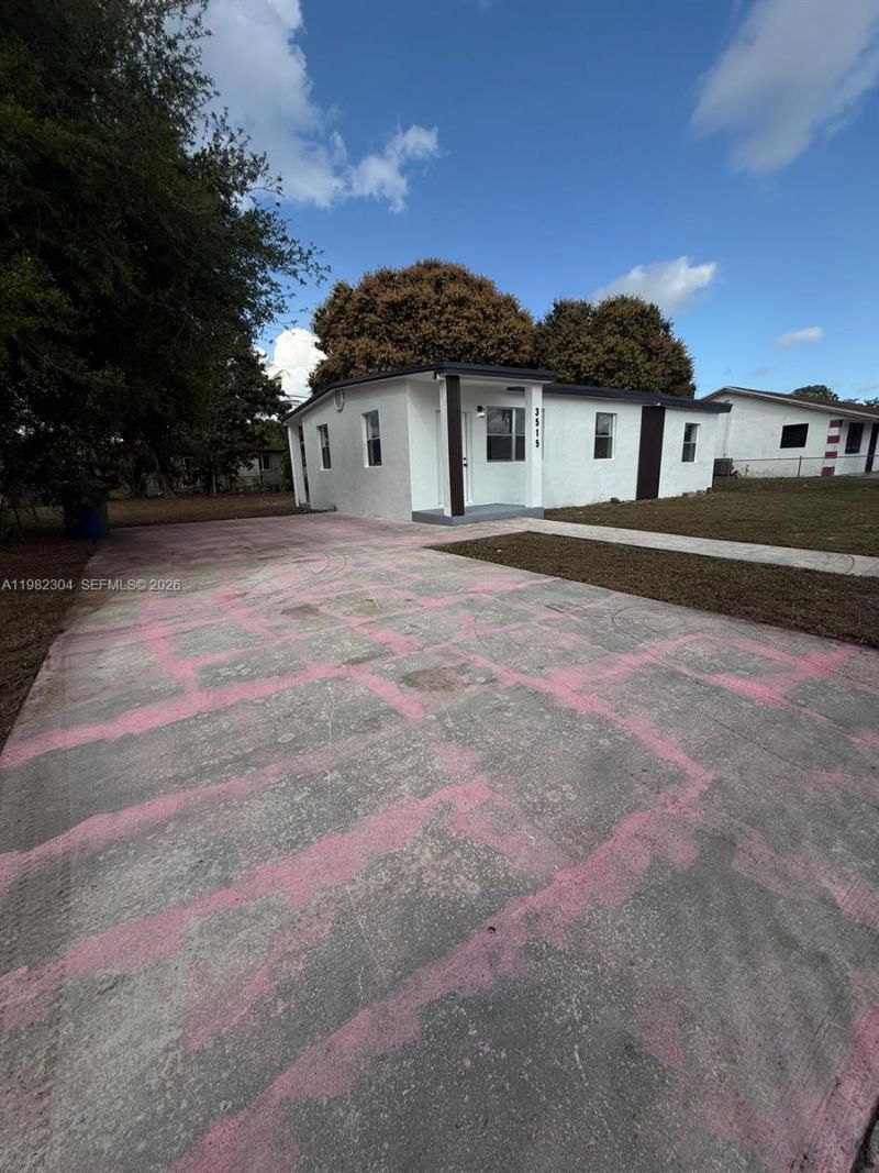 3515 NW 213th St, Miami Gardens, FL 33056 Photo