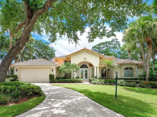 2805 Hampton Circle E, Delray Beach, FL 33445