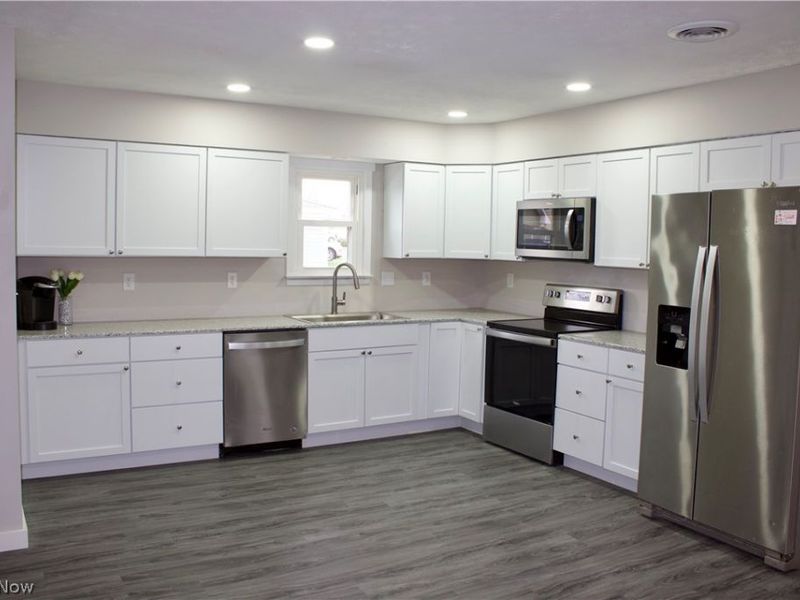 126 1/2 W Broadway Street, New Lexington, OH 43764 Photo 3