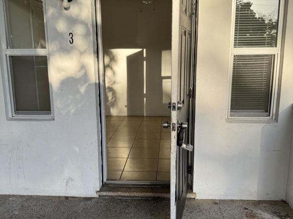 1960 SW 41st Avenue, Unit 3, Fort Lauderdale, FL 33317