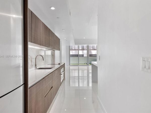 851 NE 1st Ave, Unit 307, Miami, FL 33132