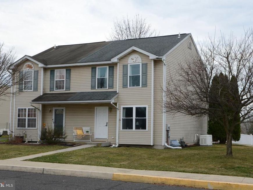 603 Honeysuckle Way, Pennsburg, PA 18073 Main Photo
