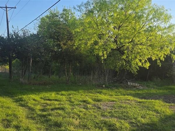 617 4th Street, Grand Prairie, TX 75051