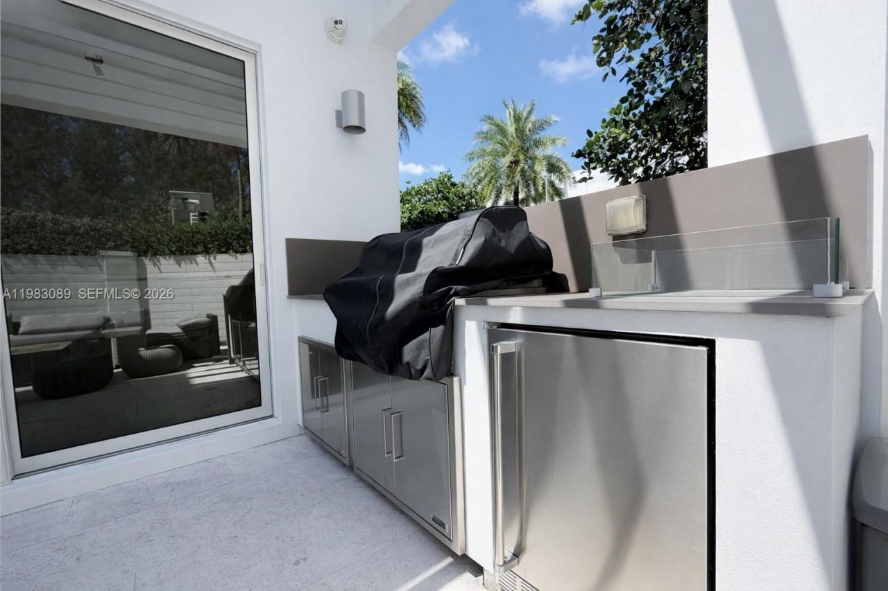 7475 NW 97th Ct, Doral, FL 33178 Photo