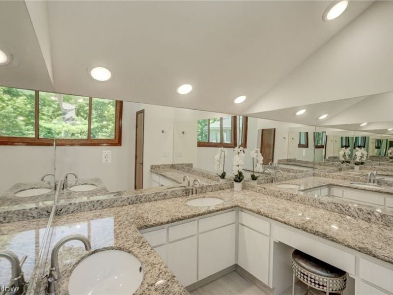 5009 Lansdowne Drive, Solon, OH 44139 Photo 18