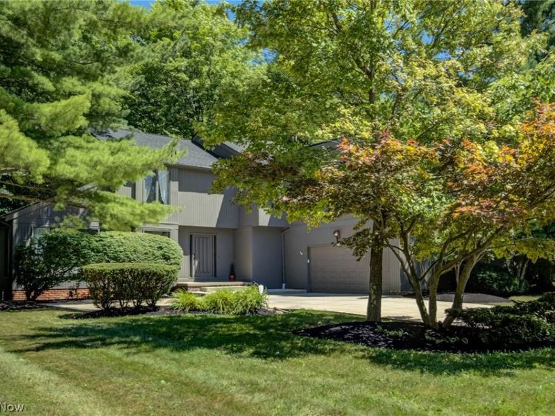 5009 Lansdowne Drive, Solon, OH 44139 Photo 2