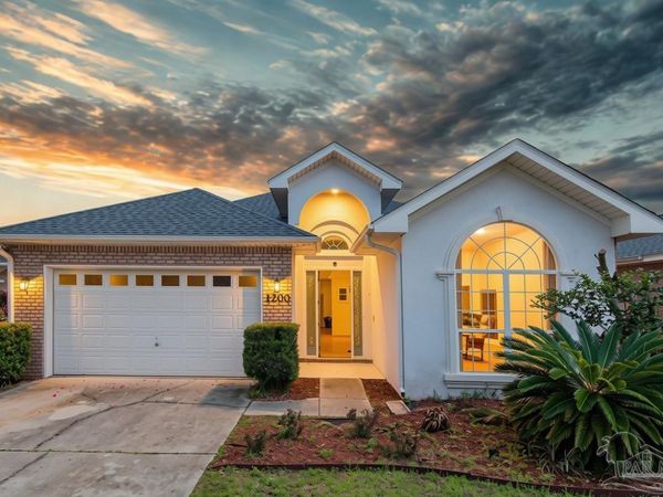 1200 Autumn Breeze Cir, Gulf Breeze, FL 32563