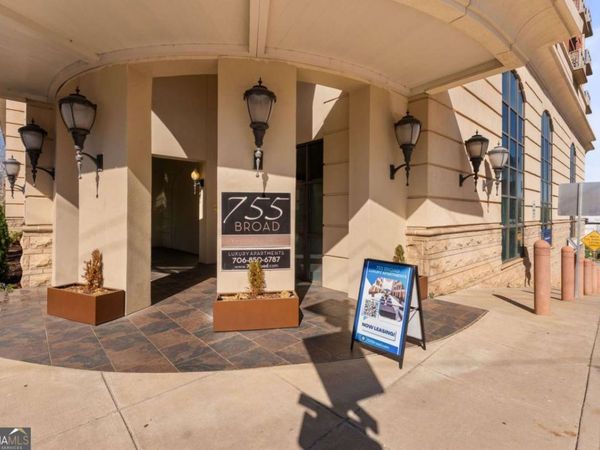 755 Broad Street, Unit 820, Athens, GA 30601