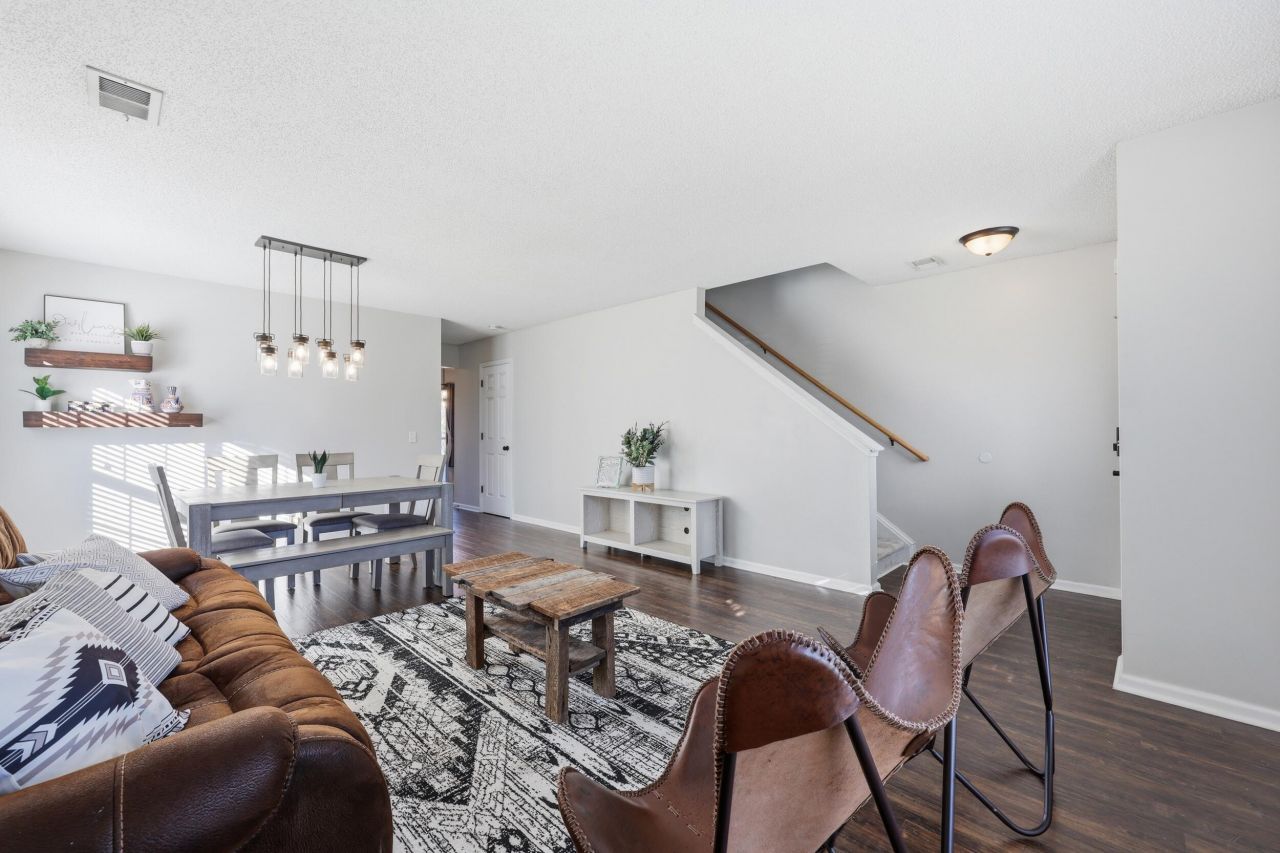 436 Dovetail Circle Photo 6