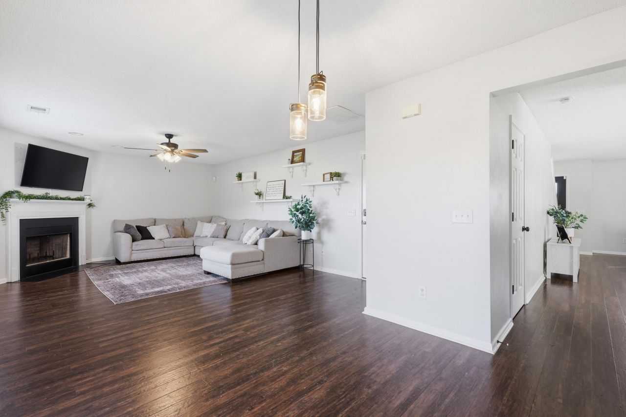 436 Dovetail Circle Photo 8