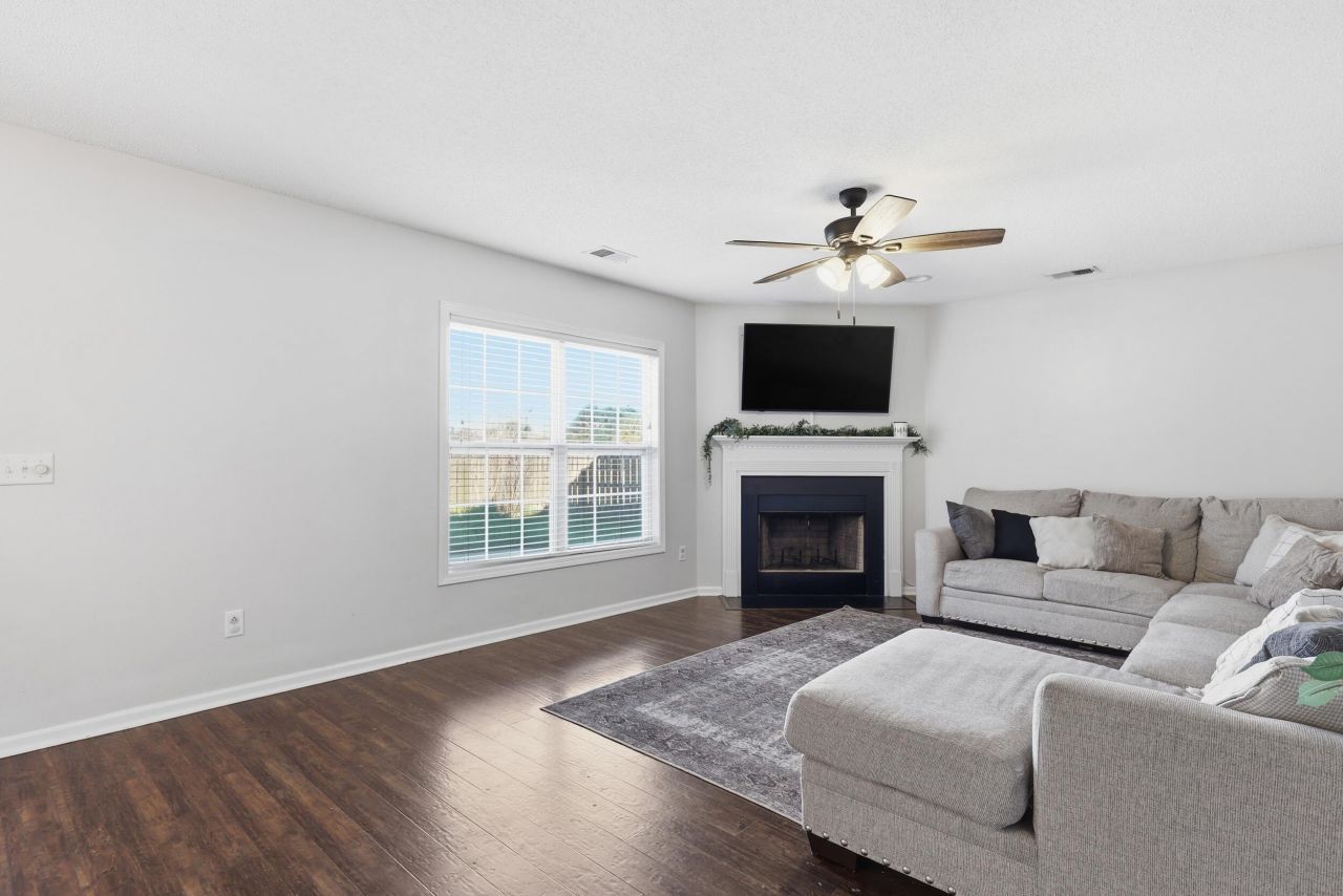 436 Dovetail Circle Photo 9