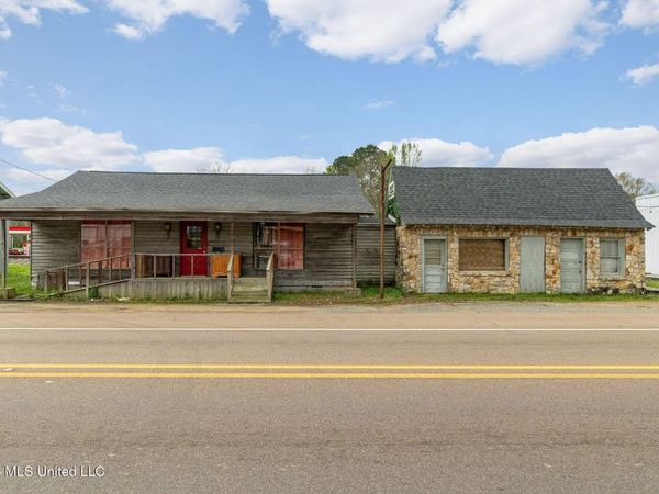 1629 Simpson Highway 149 , Mendenhall, MS 39114