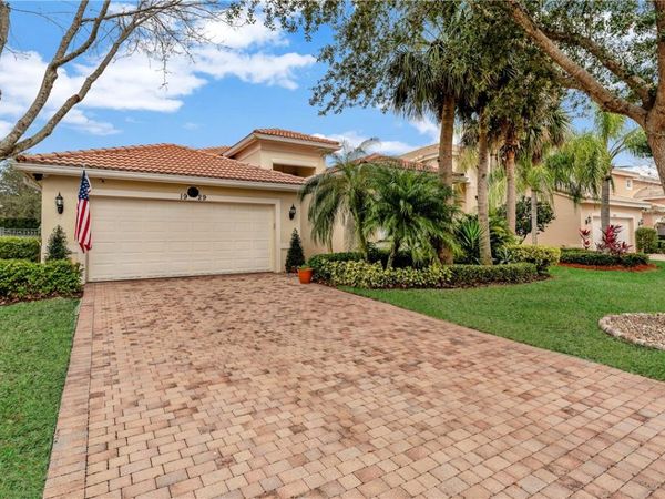 1929 Grey Falcon Circle SW, Vero Beach, FL 32962