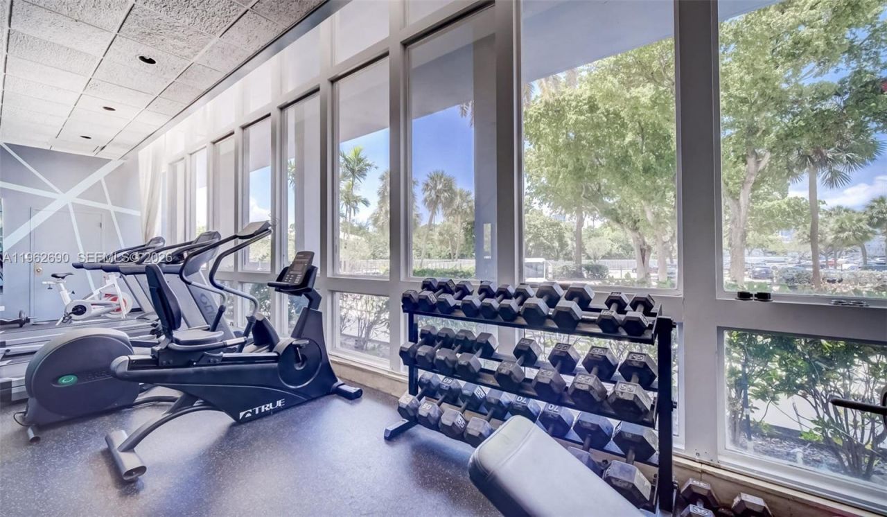 7441 Wayne Avenue, Unit 8J, Miami Beach, FL 33141 Photo
