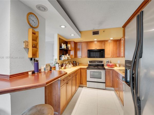 919 Hillcrest Dr, Unit 704, Hollywood, FL 33021