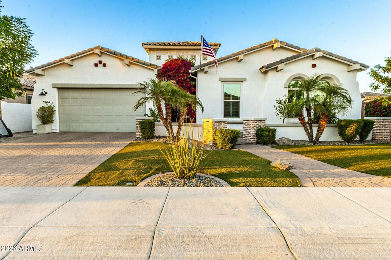 3904 E Carob Drive, Gilbert, AZ 85298 Main Photo